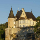 Le château de Montastruc, sa tour ronde et son rempart, au soleil du soir
