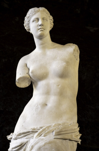 La Vénus de Milo, statue de marbre blanc, sur fond sombre