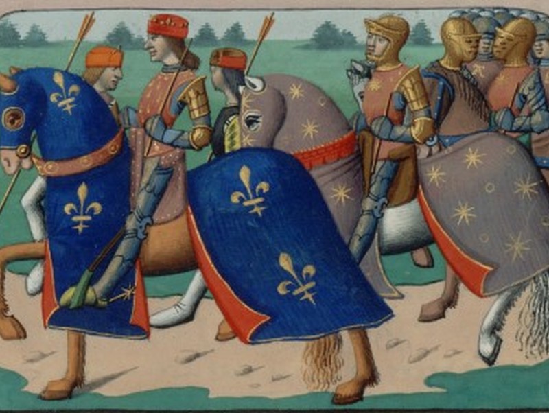 Miniature médiévale, cavaliers en armure sur des chevaux caparaçonnés de bleu à fleurs de lys